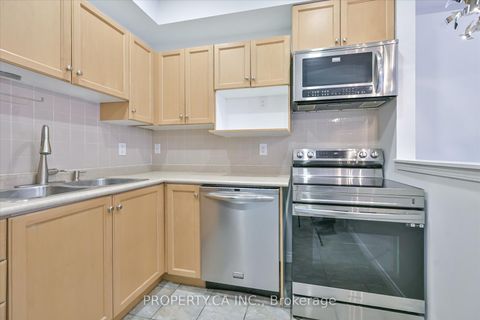 Photo 8 at 46 - 1051 On Bogart Circle, College Manor, Newmarket