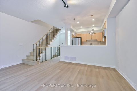Photo 11 at 46 - 1051 On Bogart Circle, College Manor, Newmarket