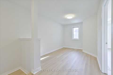 Photo 16 at 46 - 1051 On Bogart Circle, College Manor, Newmarket