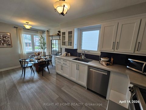 Photo 2 at 32 Muir Drive, Scarborough Village, Toronto