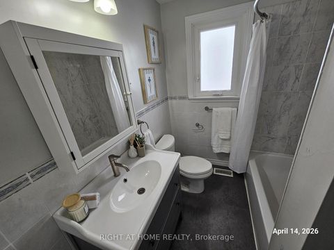 Photo 7 at 32 Muir Drive, Scarborough Village, Toronto