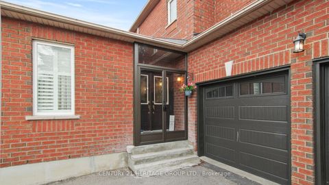Photo 1 at 160 Carlyle Crescent, Aurora Highlands, Aurora