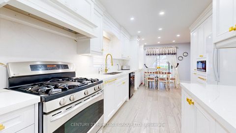 Photo 10 at 160 Carlyle Crescent, Aurora Highlands, Aurora