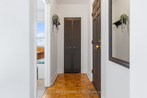 Photo 2 at 11 Mitcham Drive, Alderwood, Toronto