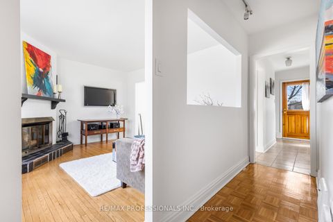 Photo 3 at 11 Mitcham Drive, Alderwood, Toronto