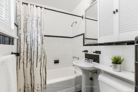 Photo 16 at 11 Mitcham Drive, Alderwood, Toronto