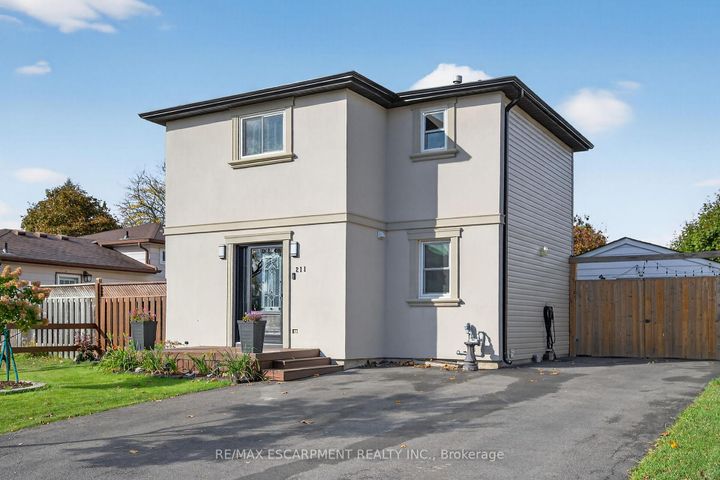 Photo 2 at 211 Birchcliffe Crescent, Berrisfield, Hamilton