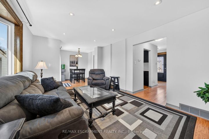 Photo 18 at 211 Birchcliffe Crescent, Berrisfield, Hamilton