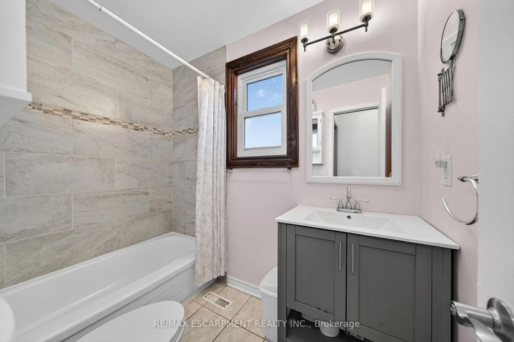 Photo 26 at 211 Birchcliffe Crescent, Berrisfield, Hamilton