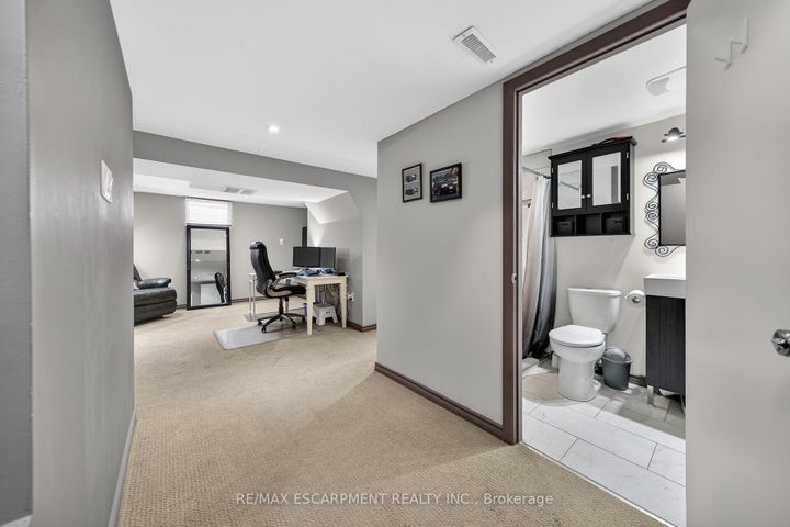 Photo 32 at 211 Birchcliffe Crescent, Berrisfield, Hamilton