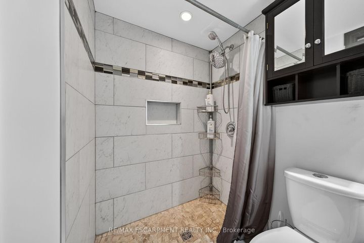 Photo 34 at 211 Birchcliffe Crescent, Berrisfield, Hamilton