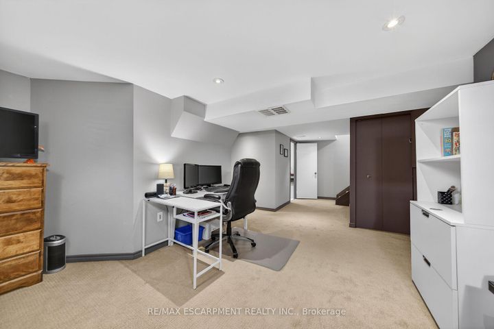 Photo 36 at 211 Birchcliffe Crescent, Berrisfield, Hamilton