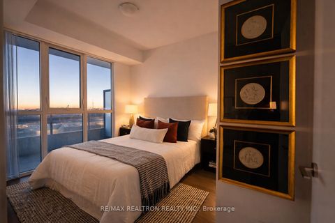 Photo 1 at 717 - 60 Honeycrisp Crescent, Vaughan Corporate Centre, Vaughan