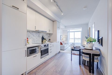 Photo 8 at 717 - 60 Honeycrisp Crescent, Vaughan Corporate Centre, Vaughan