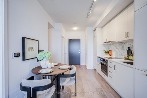 Photo 12 at 717 - 60 Honeycrisp Crescent, Vaughan Corporate Centre, Vaughan