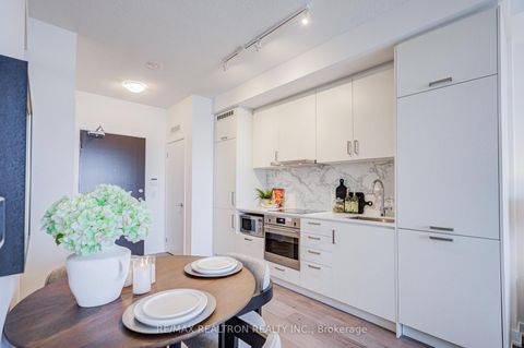 Photo 13 at 717 - 60 Honeycrisp Crescent, Vaughan Corporate Centre, Vaughan