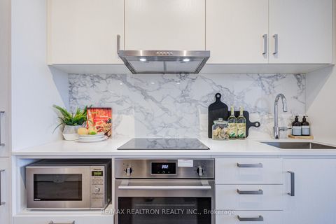 Photo 15 at 717 - 60 Honeycrisp Crescent, Vaughan Corporate Centre, Vaughan