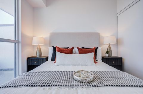 Photo 24 at 717 - 60 Honeycrisp Crescent, Vaughan Corporate Centre, Vaughan