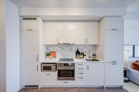 Photo 31 at 717 - 60 Honeycrisp Crescent, Vaughan Corporate Centre, Vaughan