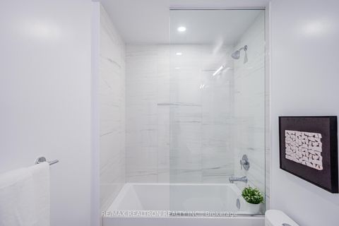 Photo 34 at 717 - 60 Honeycrisp Crescent, Vaughan Corporate Centre, Vaughan