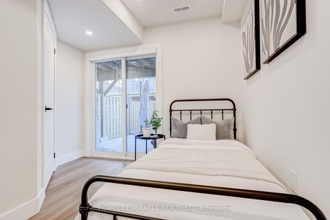 Photo 8 at 6 Pumpkin Corner Crescent, Rural Barrie Southeast, Barrie