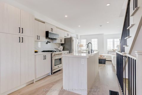 Photo 13 at 6 Pumpkin Corner Crescent, Rural Barrie Southeast, Barrie