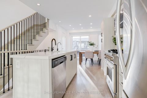 Photo 15 at 6 Pumpkin Corner Crescent, Rural Barrie Southeast, Barrie