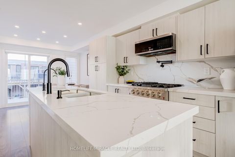 Photo 17 at 6 Pumpkin Corner Crescent, Rural Barrie Southeast, Barrie