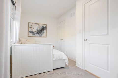 Photo 35 at 6 Pumpkin Corner Crescent, Rural Barrie Southeast, Barrie