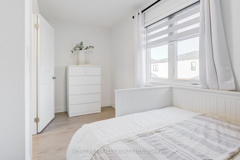 Photo 36 at 6 Pumpkin Corner Crescent, Rural Barrie Southeast, Barrie