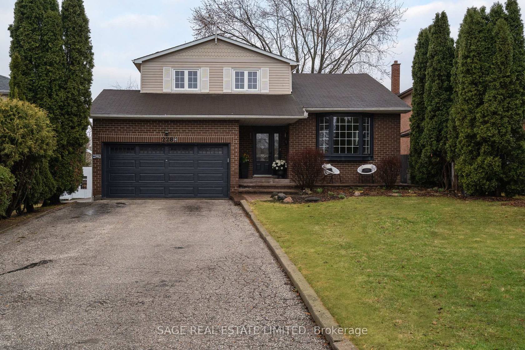 228 Yorkshire Drive, London, Newmarket photo number 2