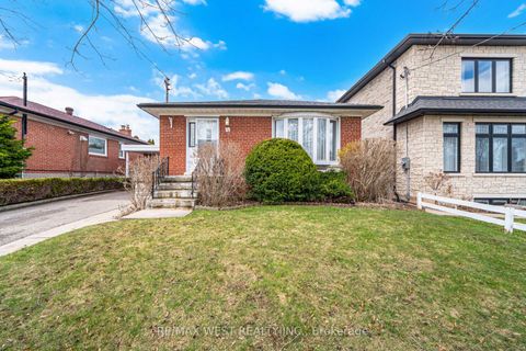 Photo 2 at 24 Beran Drive, Woburn, Toronto