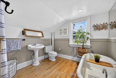 Photo 19 at 84 Wellington Street E, Wellington, Barrie