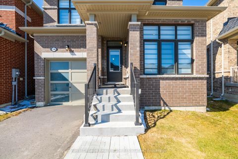 Photo 2 at 1386 Davis Loop, Lefroy, Innisfil