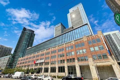 Photo 0 at 902 - 17 Bathurst Street, Waterfront Communities C1, Toronto