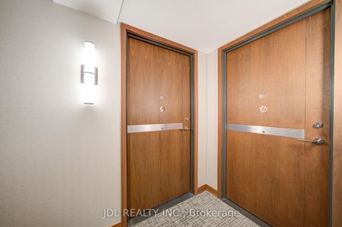 Photo 10 at 902 - 17 Bathurst Street, Waterfront Communities C1, Toronto