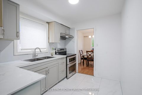 Photo 7 at 122 Valdor Drive, Agincourt North, Toronto
