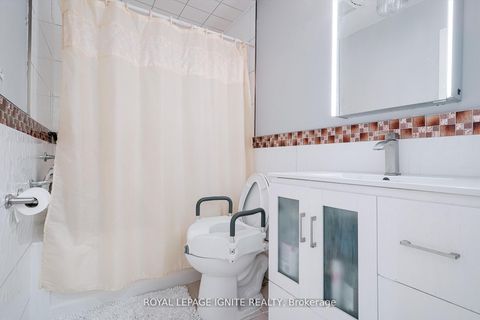 Photo 10 at 122 Valdor Drive, Agincourt North, Toronto