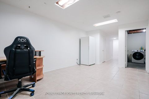 Photo 18 at 122 Valdor Drive, Agincourt North, Toronto