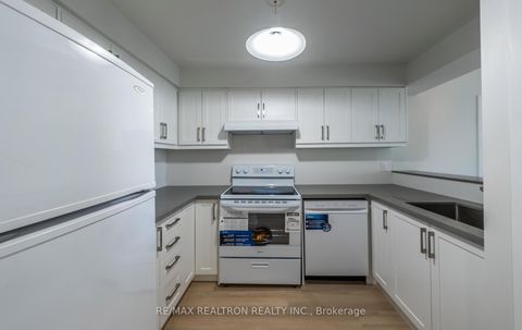 Photo 8 at Ph8 - 9 Chalmers Road, Doncrest, Richmond Hill