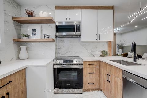 Photo 7 at 304 Kerswell Drive, Crosby, Richmond Hill