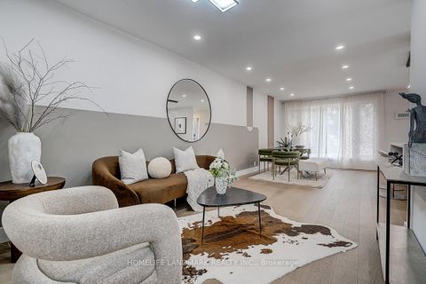 Photo 10 at 304 Kerswell Drive, Crosby, Richmond Hill