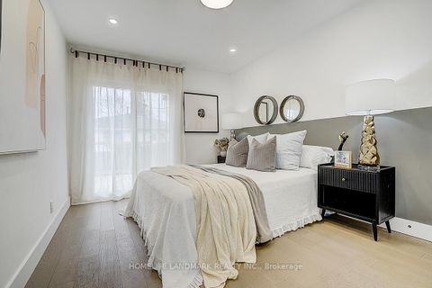 Photo 12 at 304 Kerswell Drive, Crosby, Richmond Hill