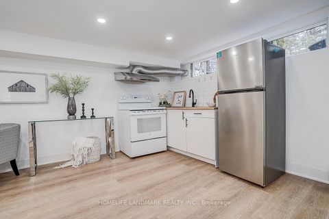 Photo 27 at 304 Kerswell Drive, Crosby, Richmond Hill