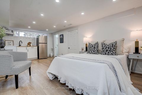 Photo 30 at 304 Kerswell Drive, Crosby, Richmond Hill