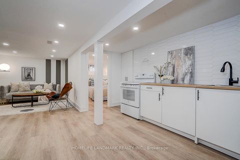 Photo 33 at 304 Kerswell Drive, Crosby, Richmond Hill