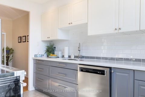 Photo 13 at 503 - 86 Gloucester Street, Yonge Corridor, Toronto