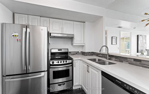 Photo 18 at 705 - 8 Lee Centre Drive, Woburn, Toronto