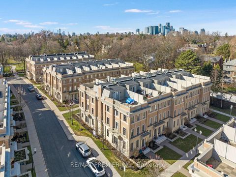 Photo 1 at 13 - 30 Hargrave Lane, York Mills, Toronto
