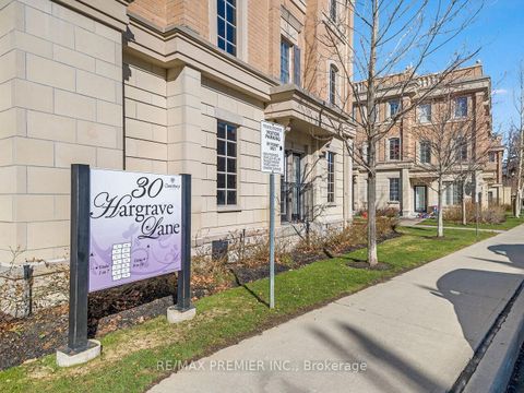 Photo 2 at 13 - 30 Hargrave Lane, York Mills, Toronto